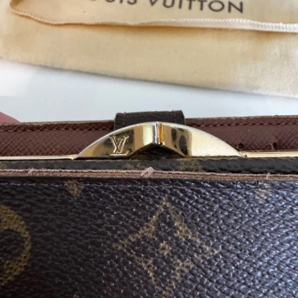 LOUIS VUITTON VIENNOIS MONOGRAM WALLET - Picture 11 of 15